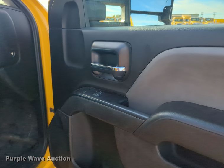 image for item ER4505 2018 Chevrolet Silverado 3500HD utility bed pickup truck