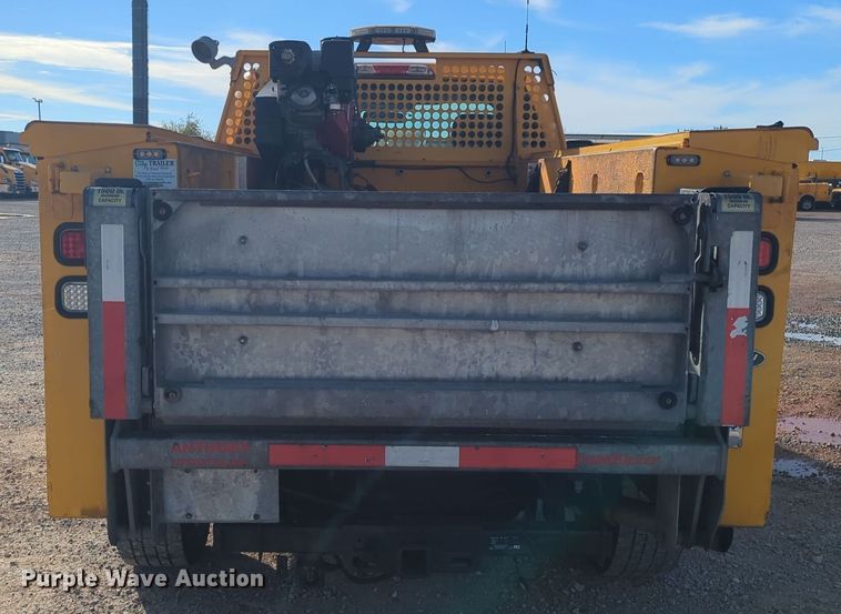 image for item ER4506 2017 Ford F350 Super Duty utility bed pickup truck