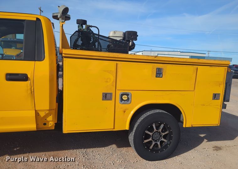 image for item ER4506 2017 Ford F350 Super Duty utility bed pickup truck