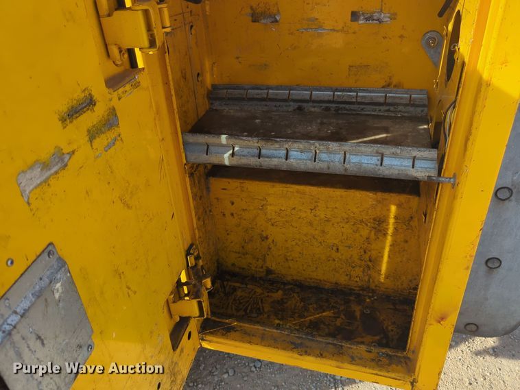 image for item ER4506 2017 Ford F350 Super Duty utility bed pickup truck