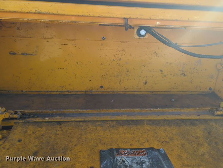 image for item ER4506 2017 Ford F350 Super Duty utility bed pickup truck