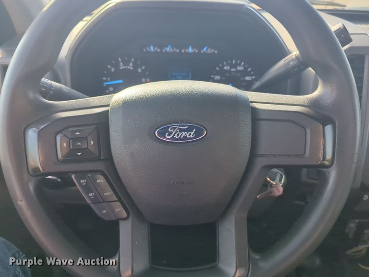 image for item ER4506 2017 Ford F350 Super Duty utility bed pickup truck