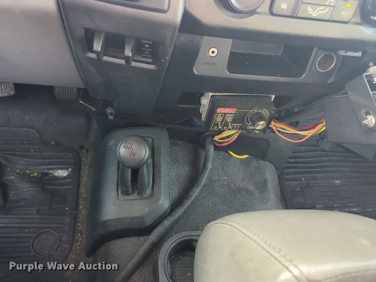 image for item ER4506 2017 Ford F350 Super Duty utility bed pickup truck