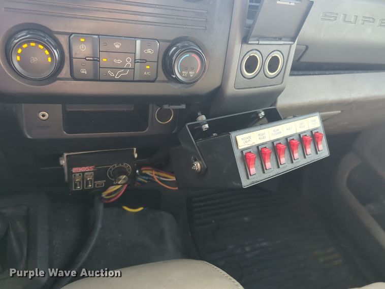 image for item ER4506 2017 Ford F350 Super Duty utility bed pickup truck