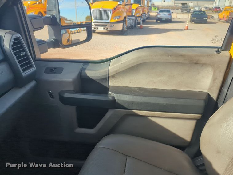 image for item ER4506 2017 Ford F350 Super Duty utility bed pickup truck