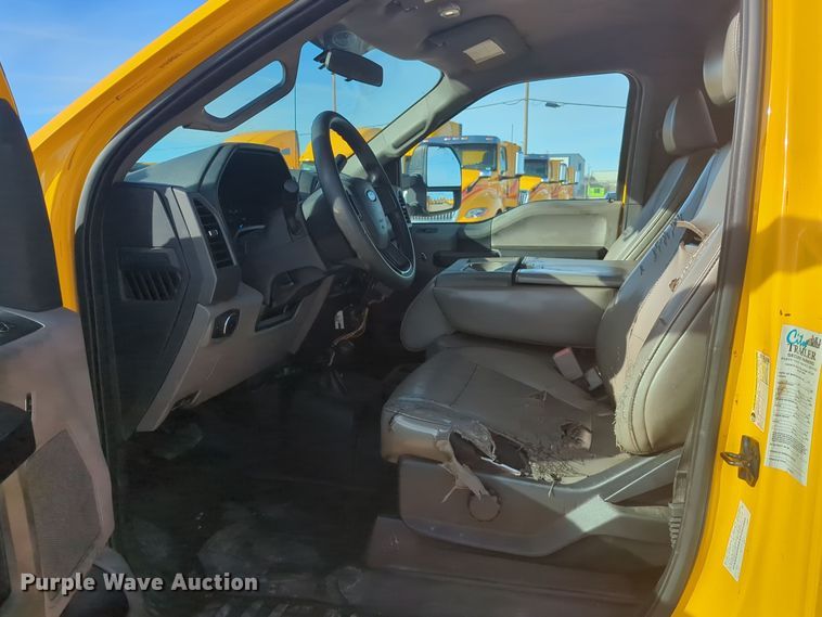 image for item ER4506 2017 Ford F350 Super Duty utility bed pickup truck