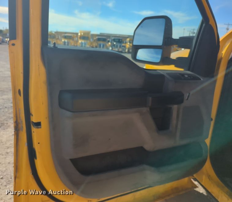 image for item ER4506 2017 Ford F350 Super Duty utility bed pickup truck