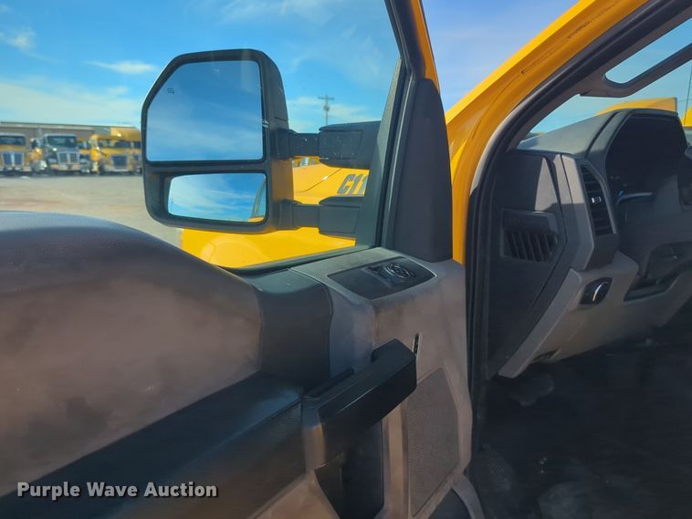 image for item ER4506 2017 Ford F350 Super Duty utility bed pickup truck