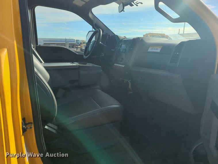 image for item ER4506 2017 Ford F350 Super Duty utility bed pickup truck