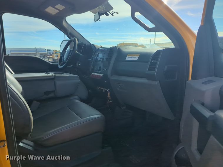 image for item ER4506 2017 Ford F350 Super Duty utility bed pickup truck