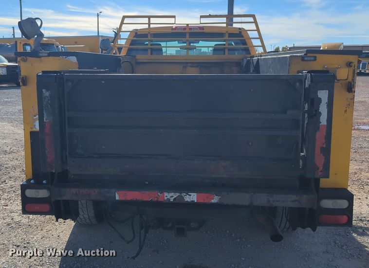 image for item ER4508 2015 Chevrolet Silverado 3500HD utility bed pickup truck