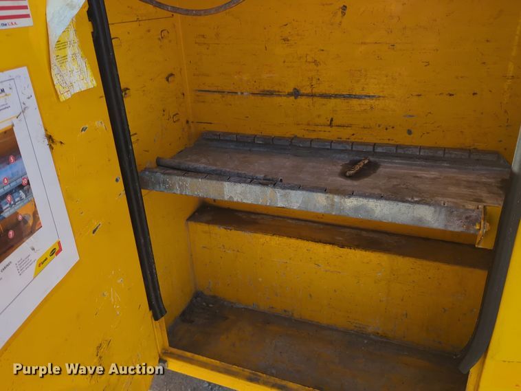 image for item ER4508 2015 Chevrolet Silverado 3500HD utility bed pickup truck