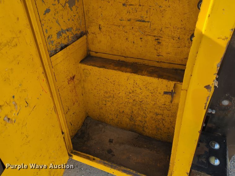 image for item ER4508 2015 Chevrolet Silverado 3500HD utility bed pickup truck