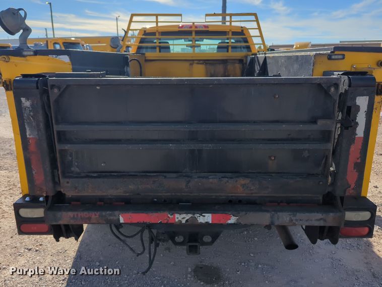 image for item ER4508 2015 Chevrolet Silverado 3500HD utility bed pickup truck