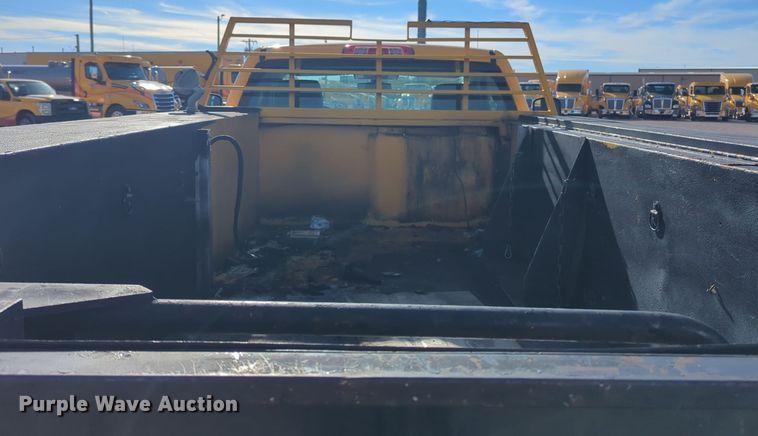 image for item ER4508 2015 Chevrolet Silverado 3500HD utility bed pickup truck