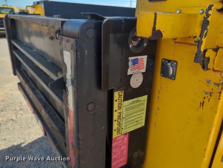 image for item ER4508 2015 Chevrolet Silverado 3500HD utility bed pickup truck