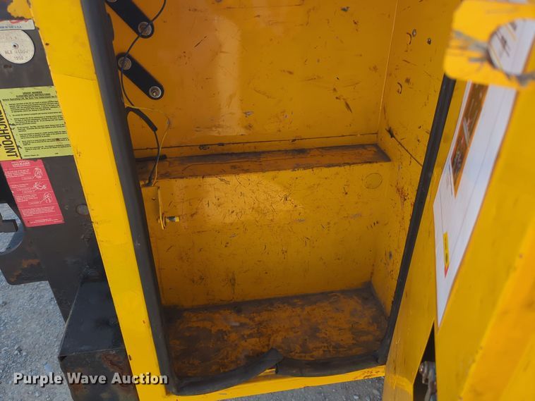 image for item ER4508 2015 Chevrolet Silverado 3500HD utility bed pickup truck