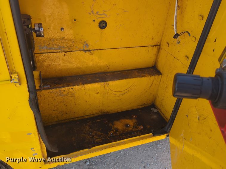 image for item ER4508 2015 Chevrolet Silverado 3500HD utility bed pickup truck