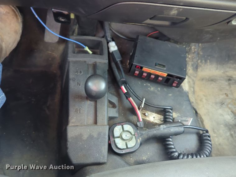 image for item ER4508 2015 Chevrolet Silverado 3500HD utility bed pickup truck