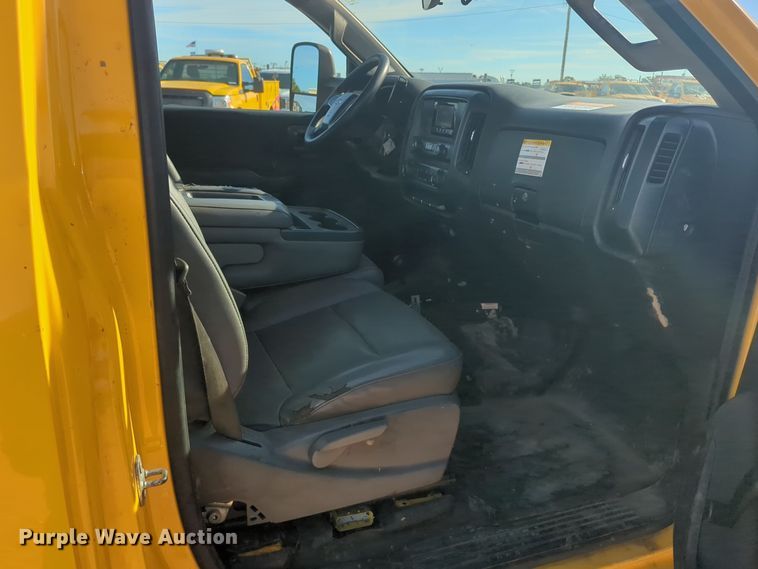 image for item ER4508 2015 Chevrolet Silverado 3500HD utility bed pickup truck