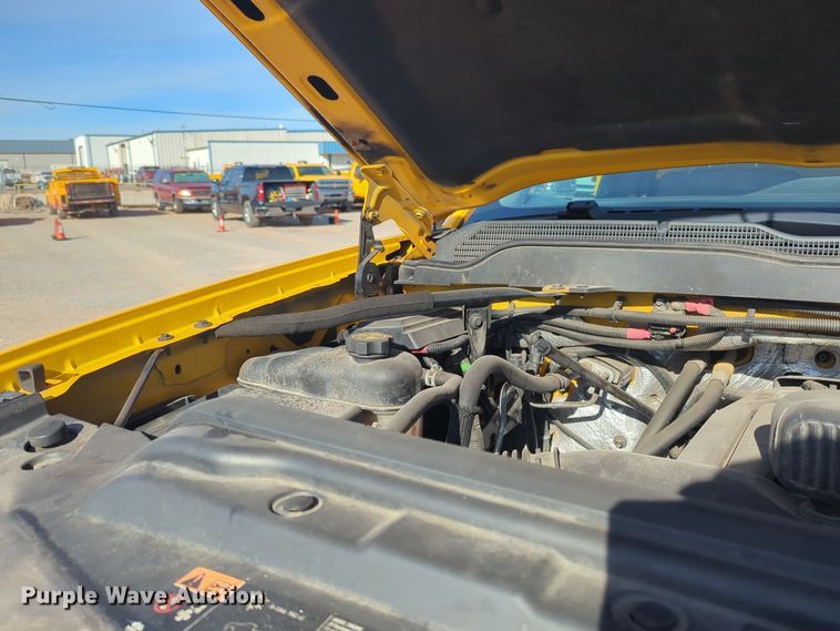 image for item ER4508 2015 Chevrolet Silverado 3500HD utility bed pickup truck