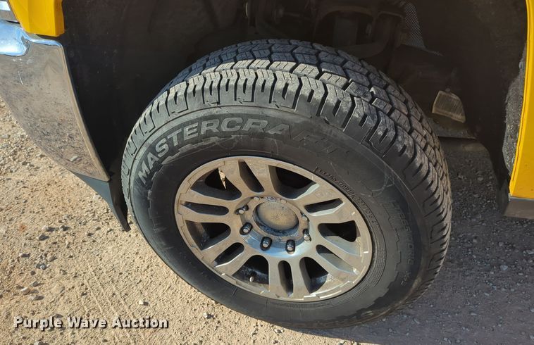 image for item ER4508 2015 Chevrolet Silverado 3500HD utility bed pickup truck