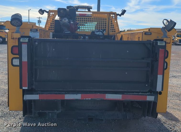 image for item ER4509 2017 Ford F350 Super Duty utility bed pickup truck