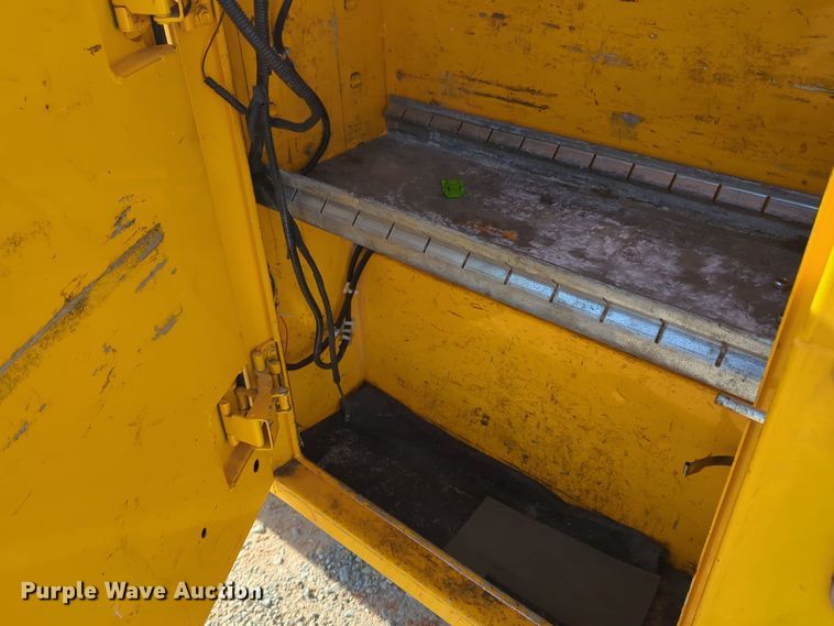 image for item ER4509 2017 Ford F350 Super Duty utility bed pickup truck