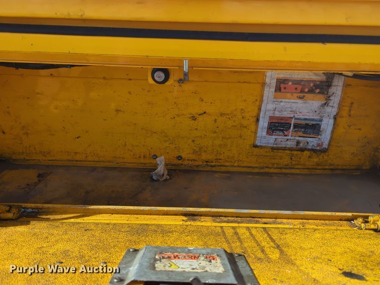 image for item ER4509 2017 Ford F350 Super Duty utility bed pickup truck