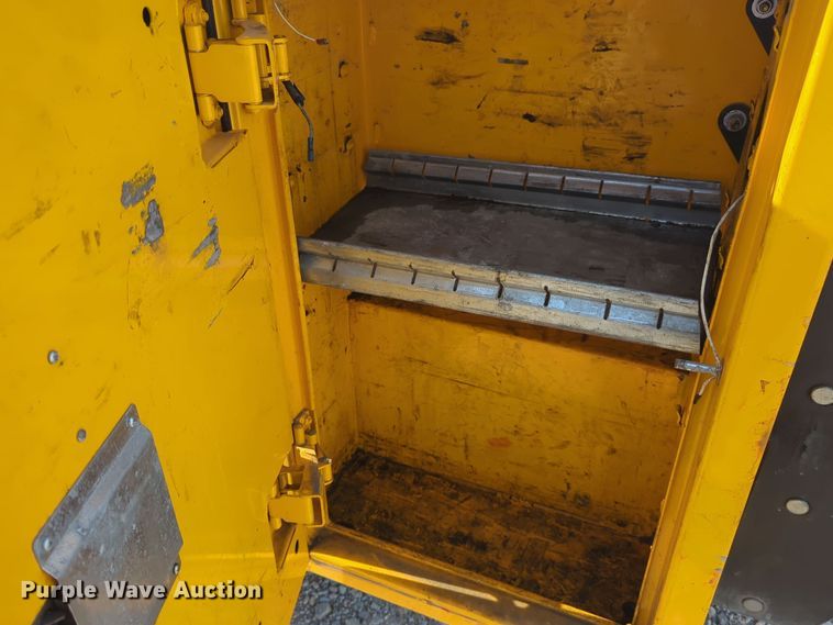 image for item ER4509 2017 Ford F350 Super Duty utility bed pickup truck