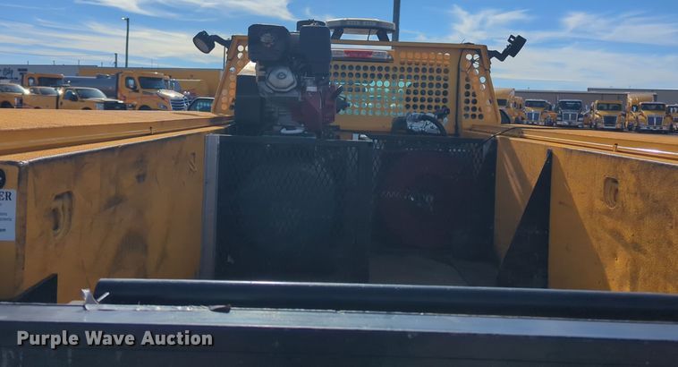 image for item ER4509 2017 Ford F350 Super Duty utility bed pickup truck