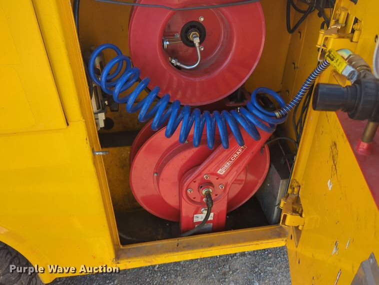 image for item ER4509 2017 Ford F350 Super Duty utility bed pickup truck