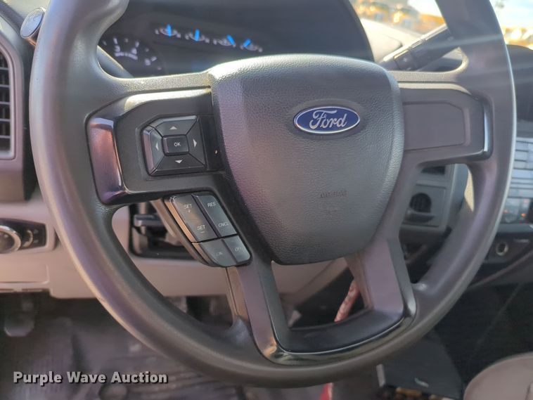 image for item ER4509 2017 Ford F350 Super Duty utility bed pickup truck