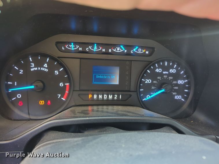 image for item ER4509 2017 Ford F350 Super Duty utility bed pickup truck