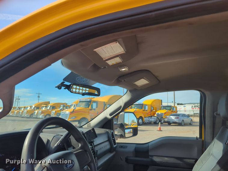 image for item ER4509 2017 Ford F350 Super Duty utility bed pickup truck