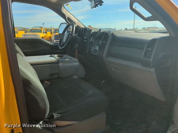 image for item ER4509 2017 Ford F350 Super Duty utility bed pickup truck