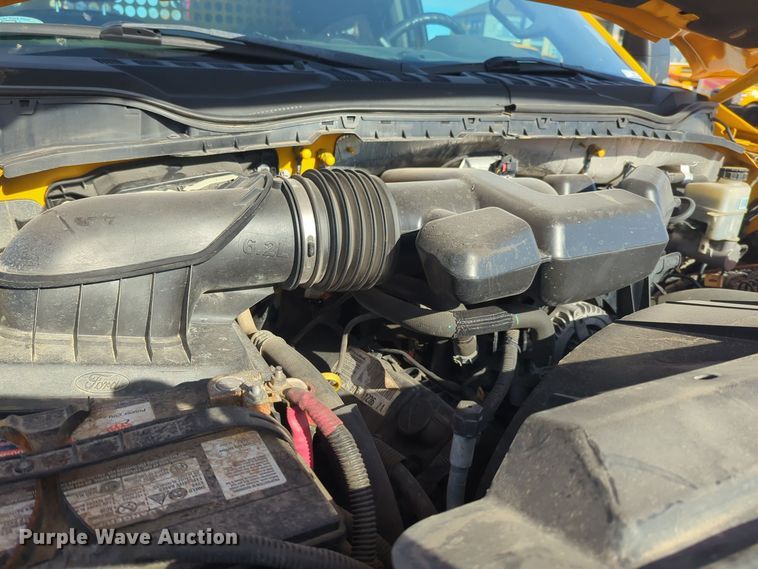 image for item ER4509 2017 Ford F350 Super Duty utility bed pickup truck