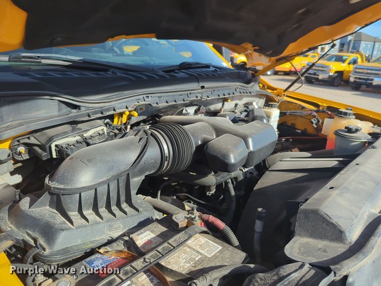 image for item ER4509 2017 Ford F350 Super Duty utility bed pickup truck