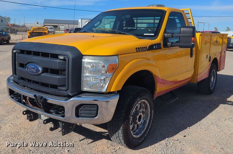 image for item ER4511 2015 Ford F350 Super Duty utility bed pickup truck