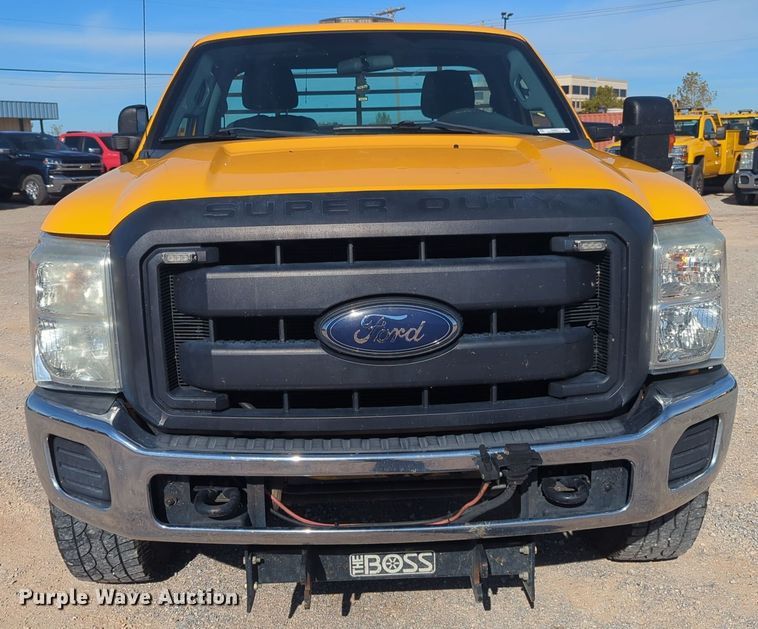 image for item ER4511 2015 Ford F350 Super Duty utility bed pickup truck