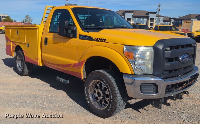 image for item ER4511 2015 Ford F350 Super Duty utility bed pickup truck