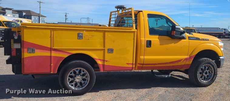 image for item ER4511 2015 Ford F350 Super Duty utility bed pickup truck