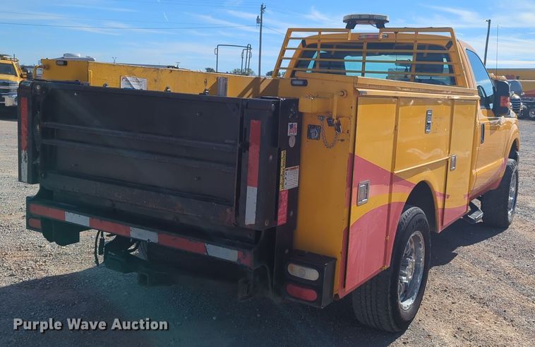 image for item ER4511 2015 Ford F350 Super Duty utility bed pickup truck