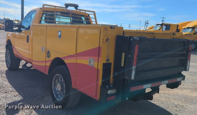 image for item ER4511 2015 Ford F350 Super Duty utility bed pickup truck