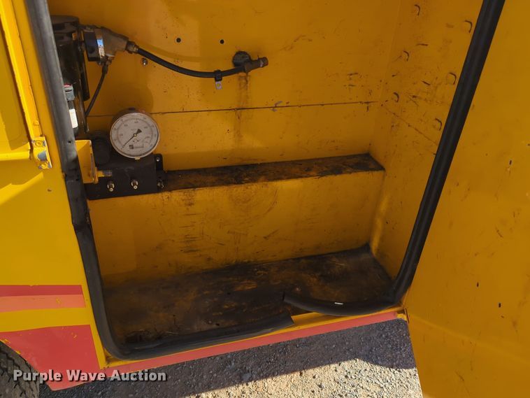 image for item ER4511 2015 Ford F350 Super Duty utility bed pickup truck