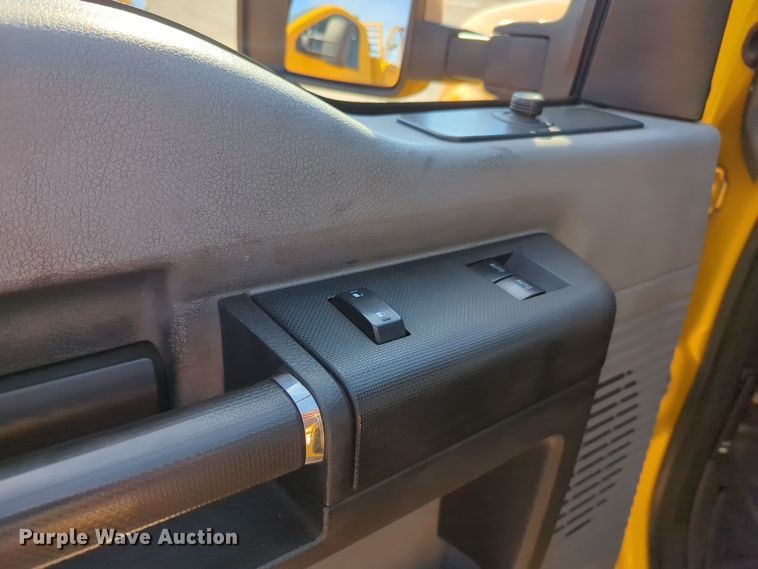 image for item ER4511 2015 Ford F350 Super Duty utility bed pickup truck