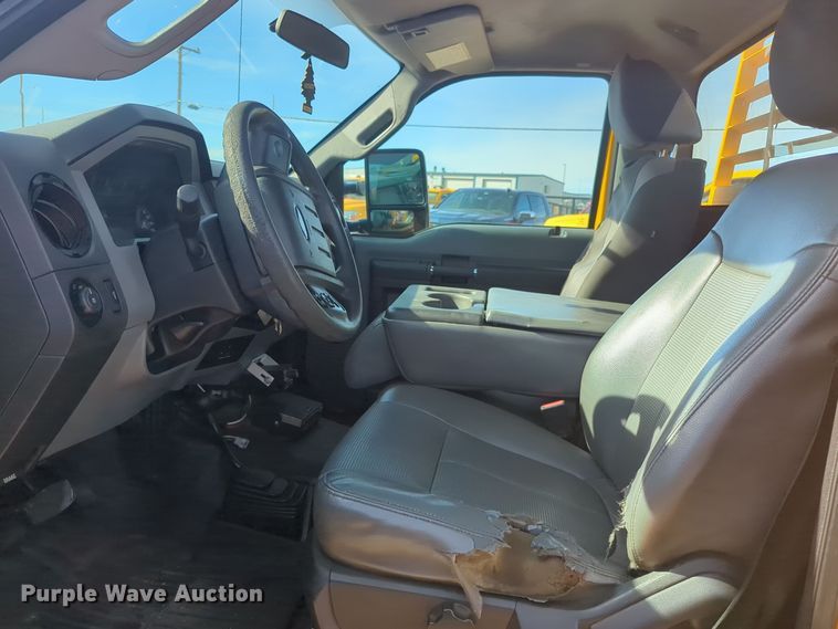 image for item ER4511 2015 Ford F350 Super Duty utility bed pickup truck