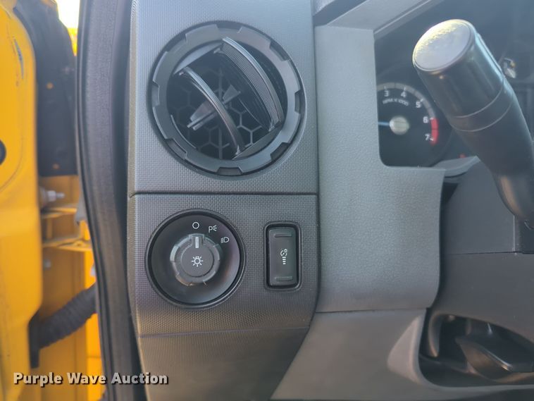 image for item ER4511 2015 Ford F350 Super Duty utility bed pickup truck