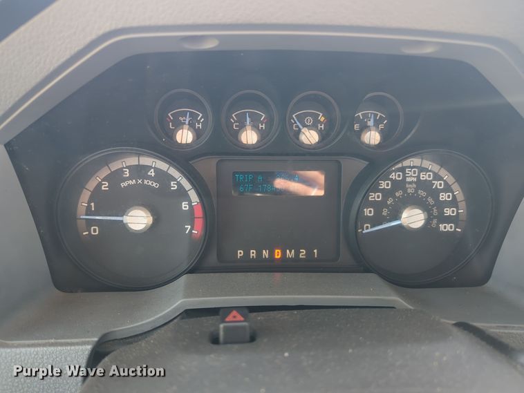 image for item ER4511 2015 Ford F350 Super Duty utility bed pickup truck