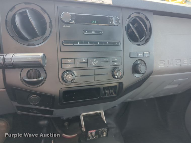 image for item ER4511 2015 Ford F350 Super Duty utility bed pickup truck